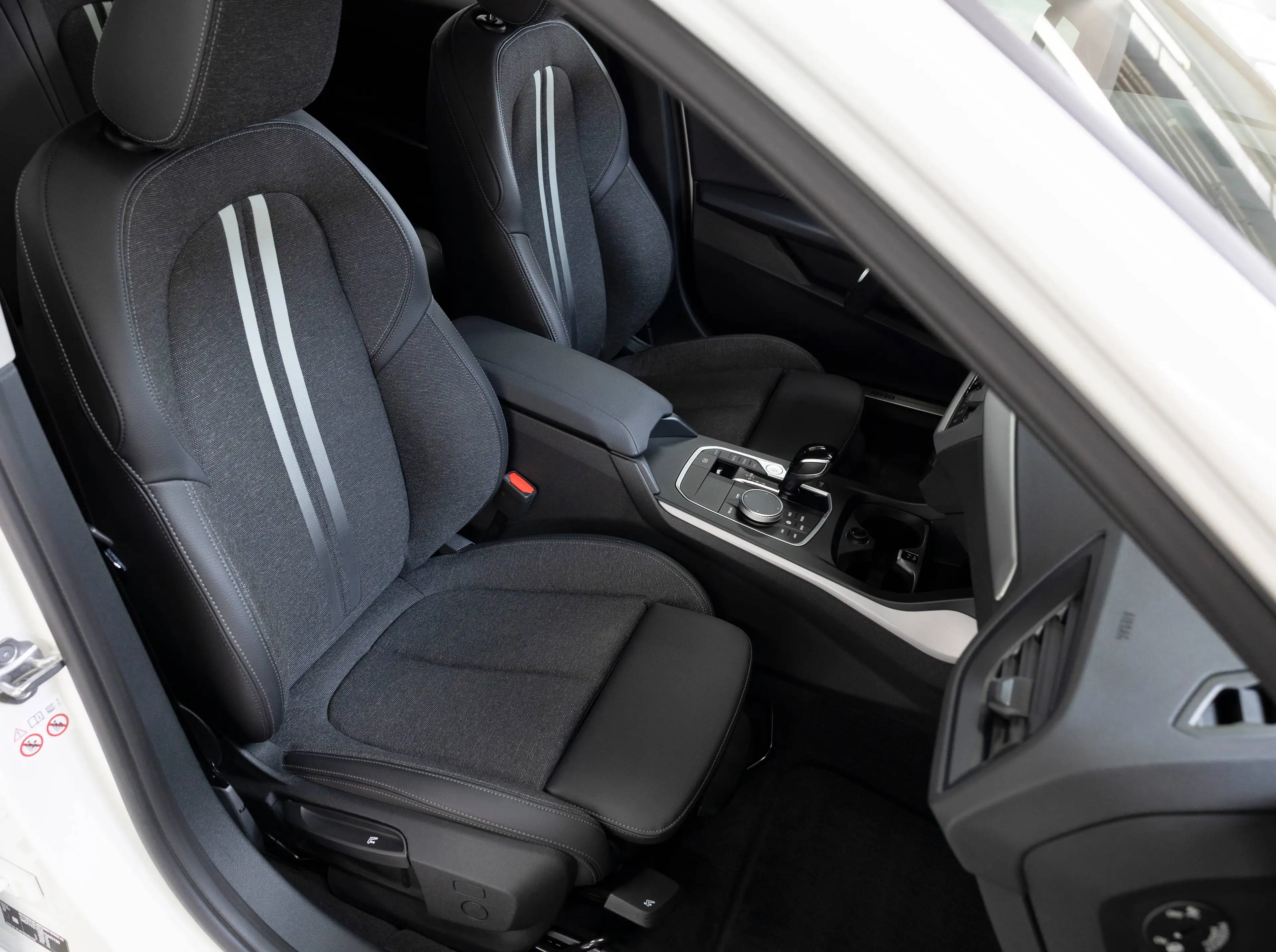 BMW 120 i ADVANTAGE SAG LED LCP AG+ TEMP SHZ PAS KAM WLAN DAB 18" — photo 14