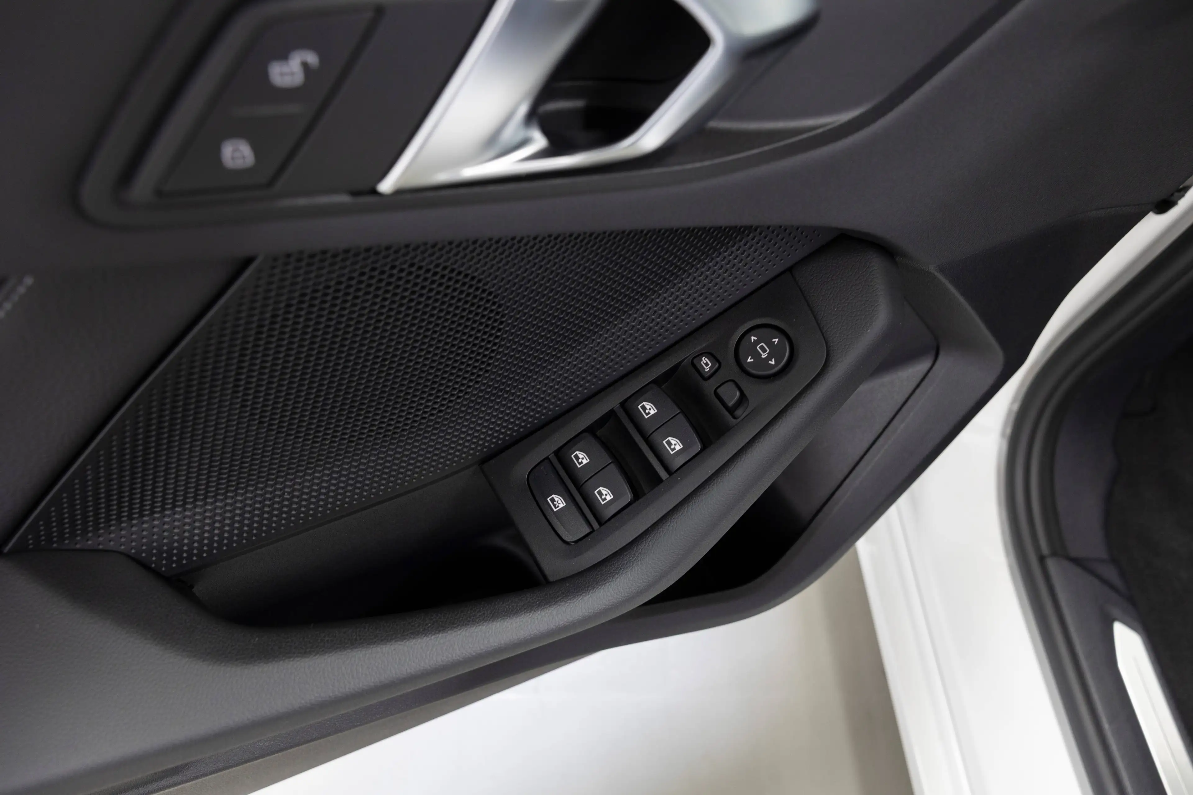 BMW 120 i ADVANTAGE SAG LED LCP AG+ TEMP SHZ PAS KAM WLAN DAB 18" — photo 9