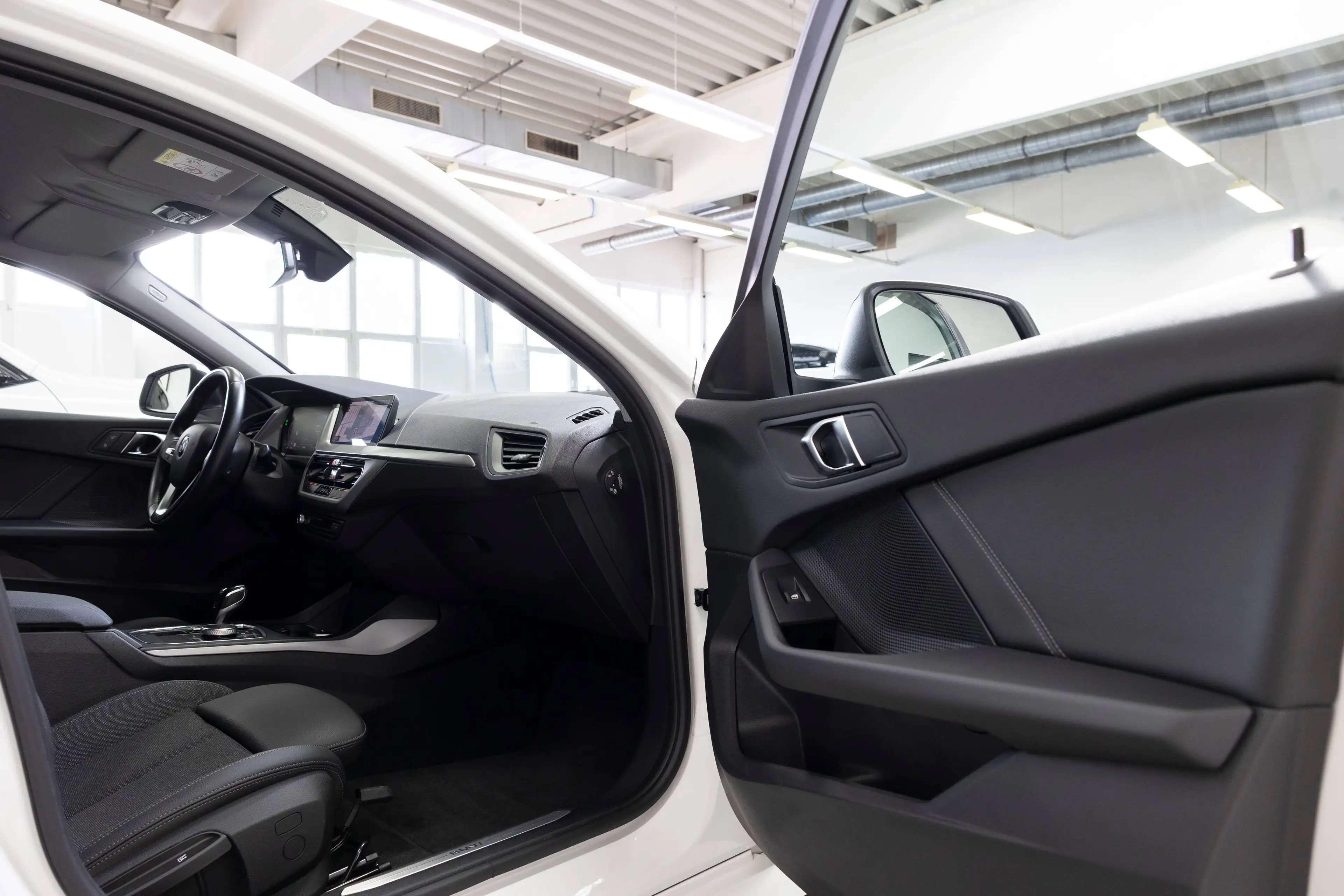 BMW 120 i ADVANTAGE SAG LED LCP AG+ TEMP SHZ PAS KAM WLAN DAB 18" — photo 15