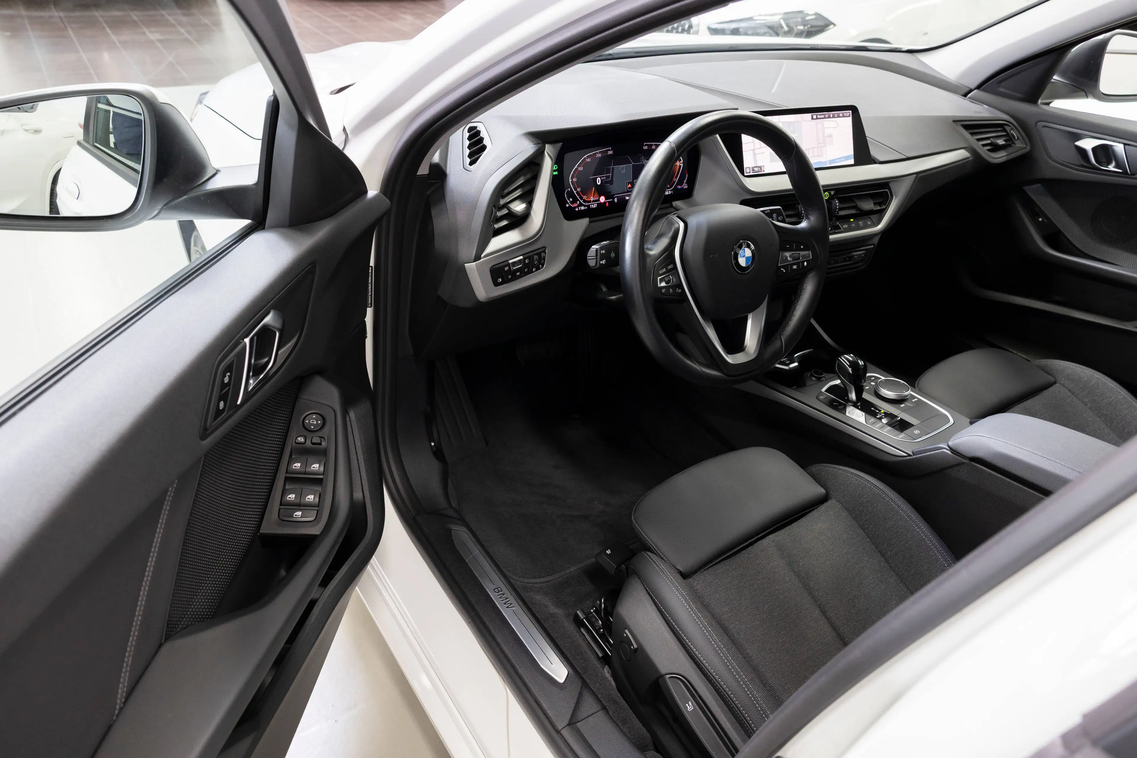 BMW 120 i ADVANTAGE SAG LED LCP AG+ TEMP SHZ PAS KAM WLAN DAB 18" — photo 10