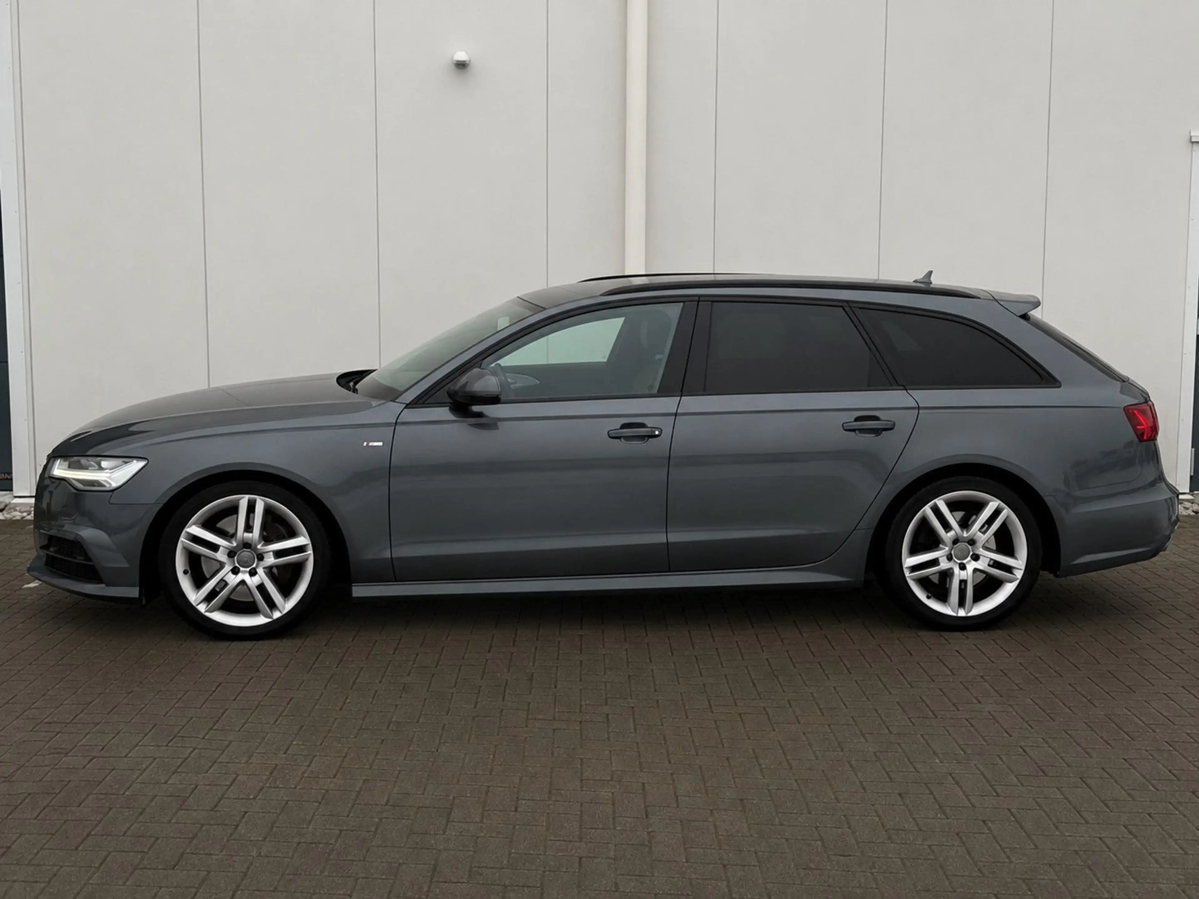 Audi A6 Avant 3.0TDI QUATTRO LED KEYLESS S-LINE BLACK — photo 5