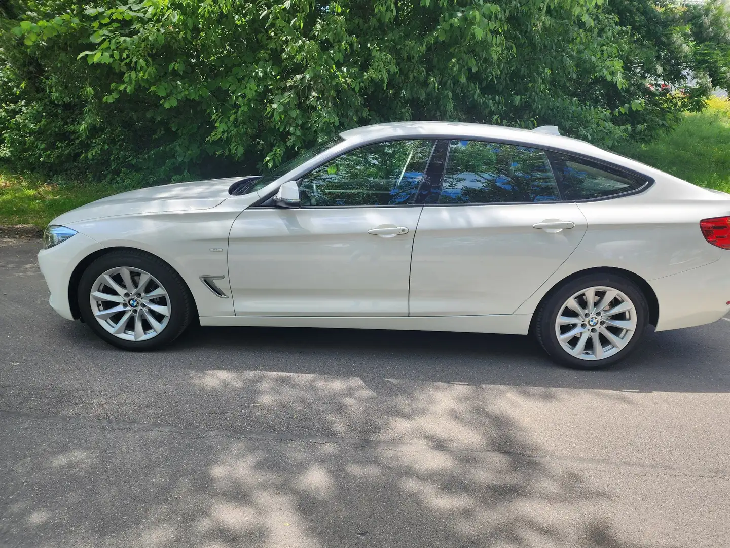BMW 320 320i GT Aut. Modern Line - 2