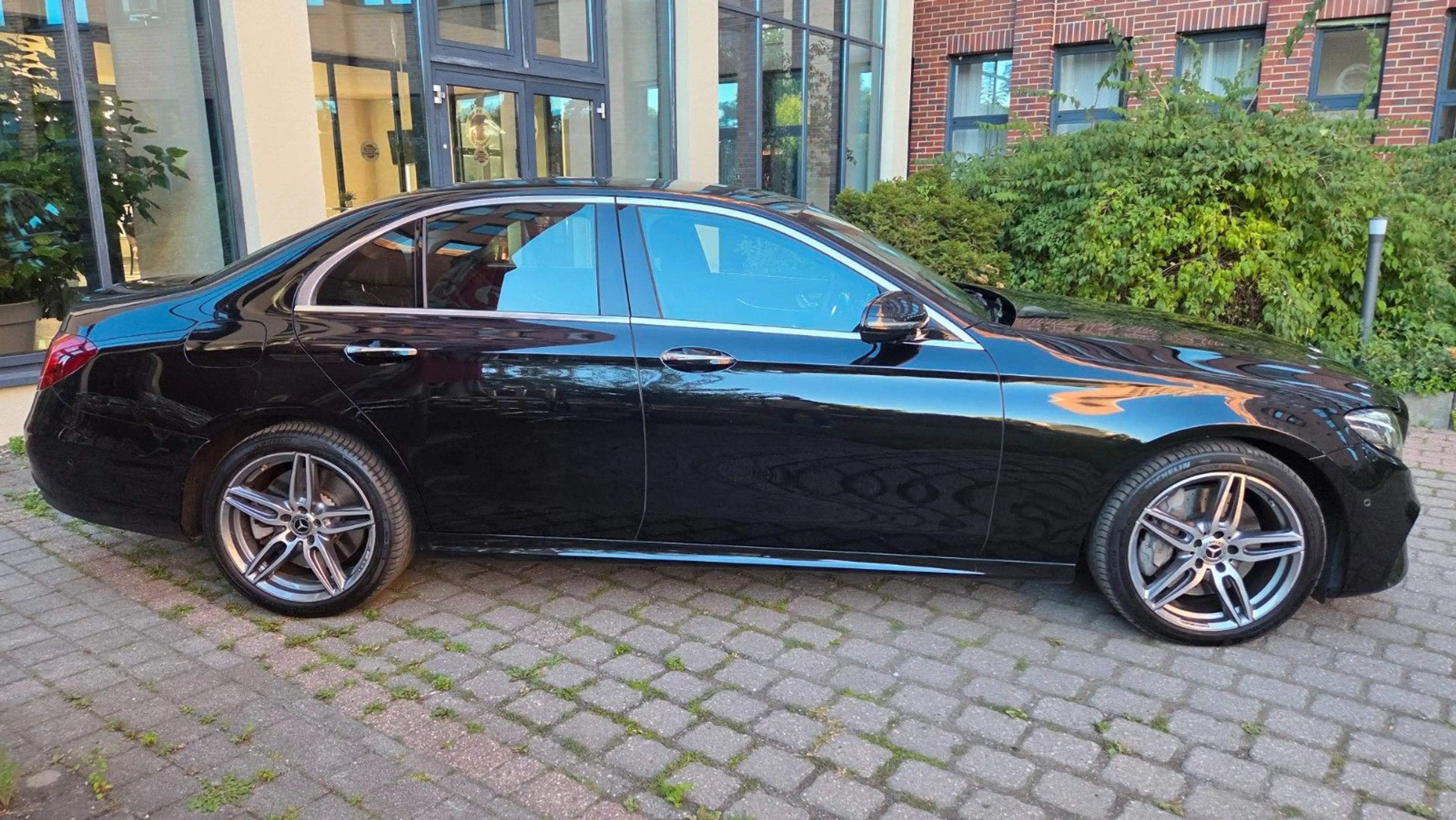 Mercedes-Benz E 400 4MATIC*AMG*SCHIEBED.*STANDH.*DISTRONIC*HUD — photo 3