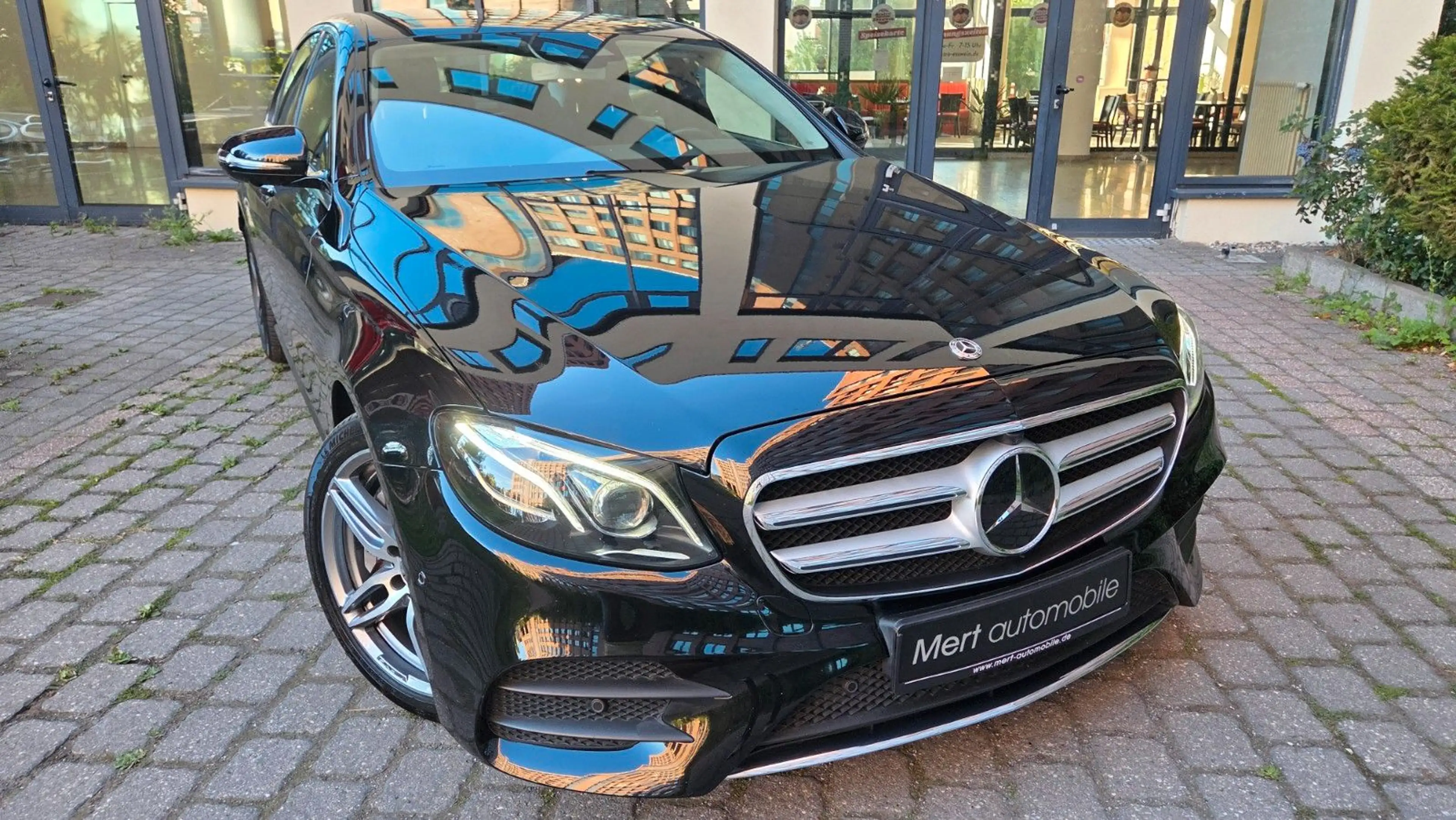 Mercedes-Benz E 400 4MATIC*AMG*SCHIEBED.*STANDH.*DISTRONIC*HUD