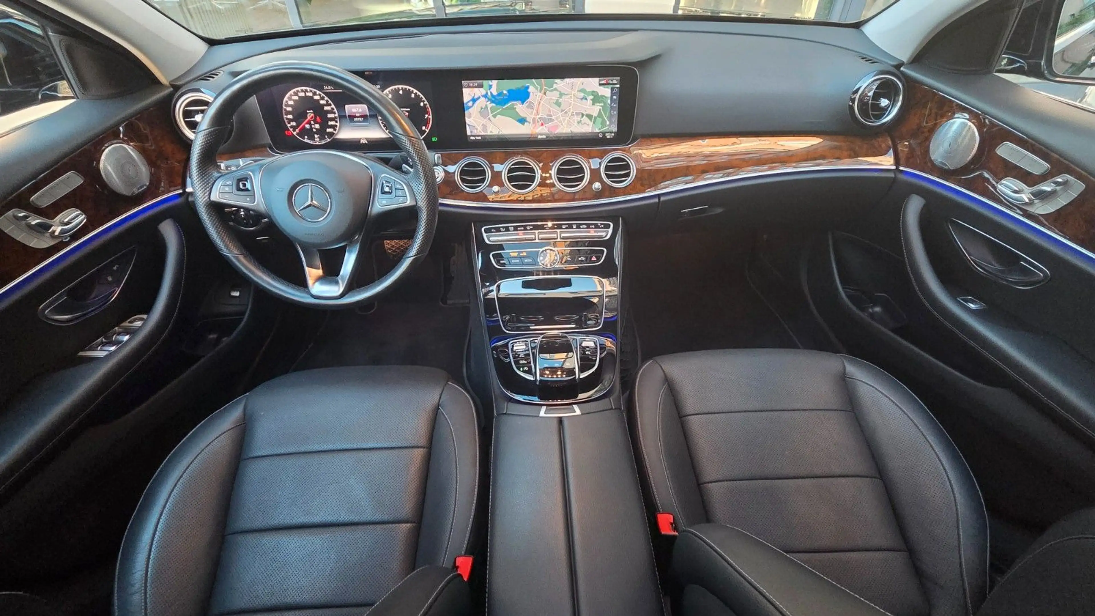 Mercedes-Benz E 400 4MATIC*AMG*SCHIEBED.*STANDH.*DISTRONIC*HUD — photo 8