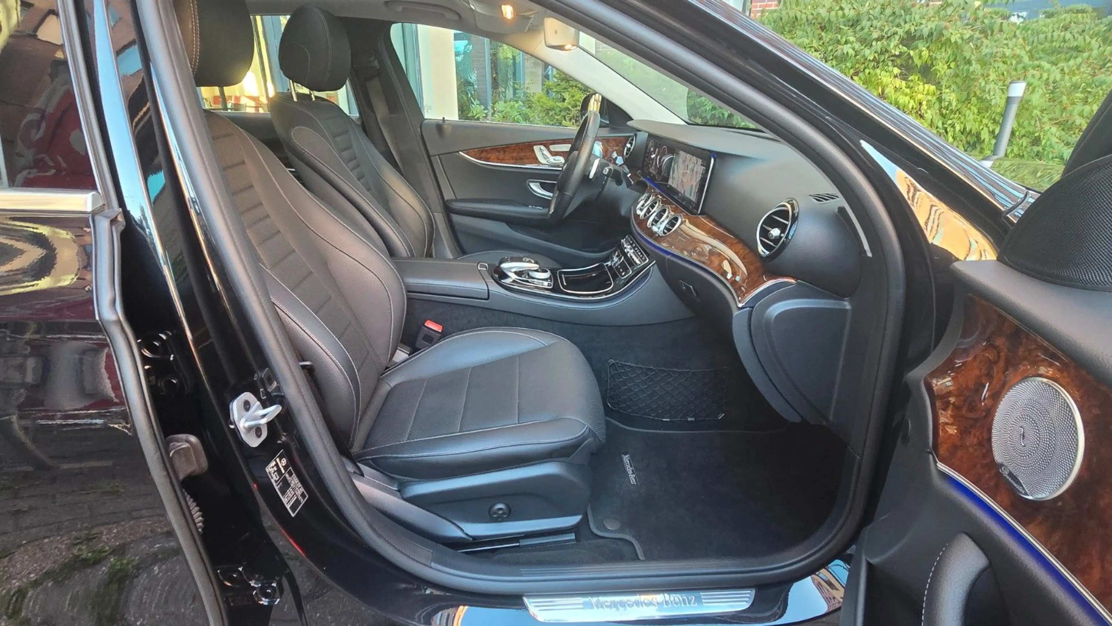 Mercedes-Benz E 400 4MATIC*AMG*SCHIEBED.*STANDH.*DISTRONIC*HUD — photo 11