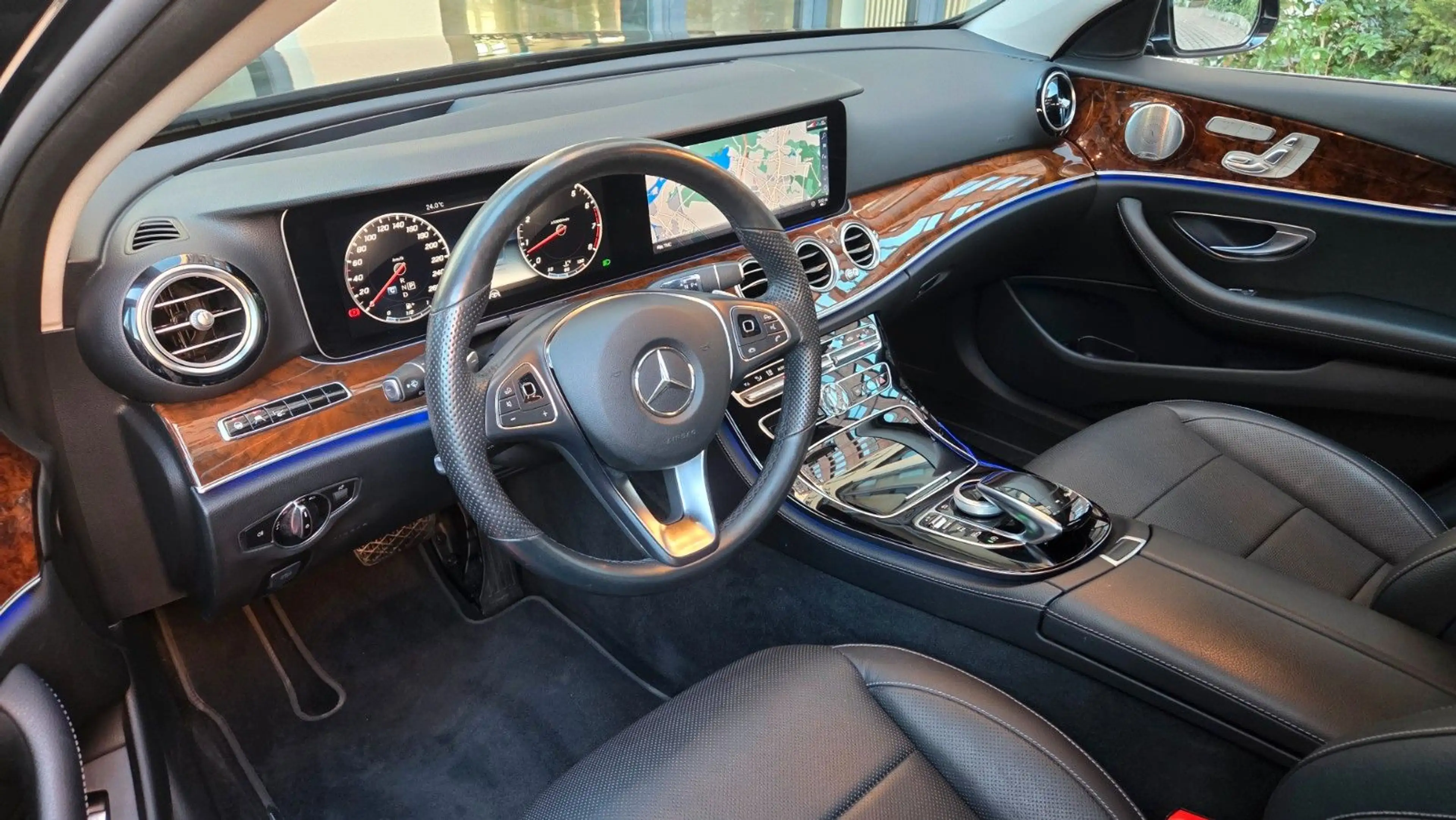 Mercedes-Benz E 400 4MATIC*AMG*SCHIEBED.*STANDH.*DISTRONIC*HUD — photo 9