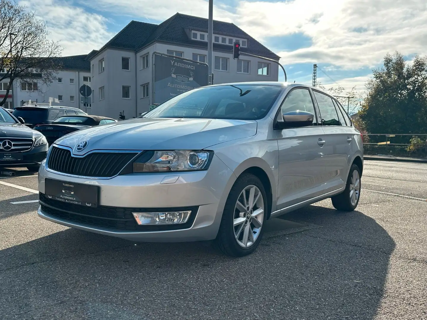 Skoda Rapid/Spaceback Spaceback Joy 1.4 TDI*XENON*TEMPO*PDC*SHZ* Silber - 1