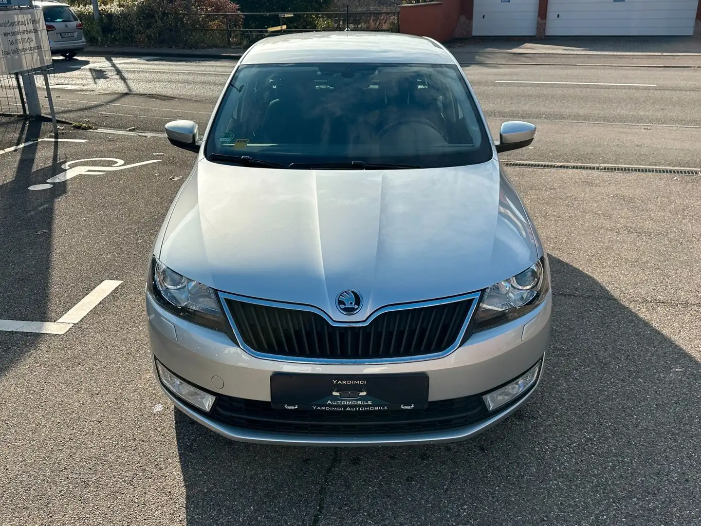 Skoda Rapid/Spaceback Spaceback Joy 1.4 TDI*XENON*TEMPO*PDC*SHZ* Silber - 2