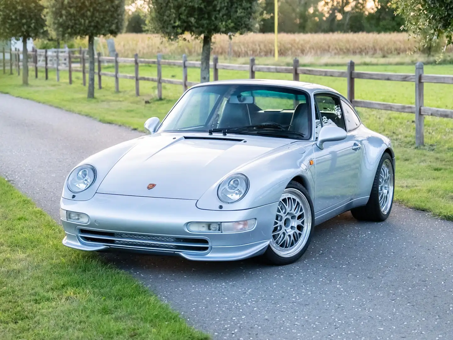 Porsche 911 993 Carrera 4 Plateado - 1