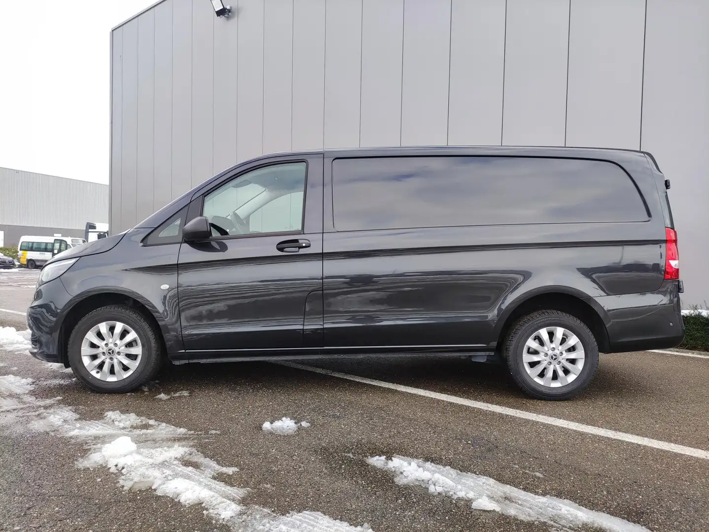 Mercedes-Benz Vito Bestelwagen 114 L2 *automaat* Noir - 2