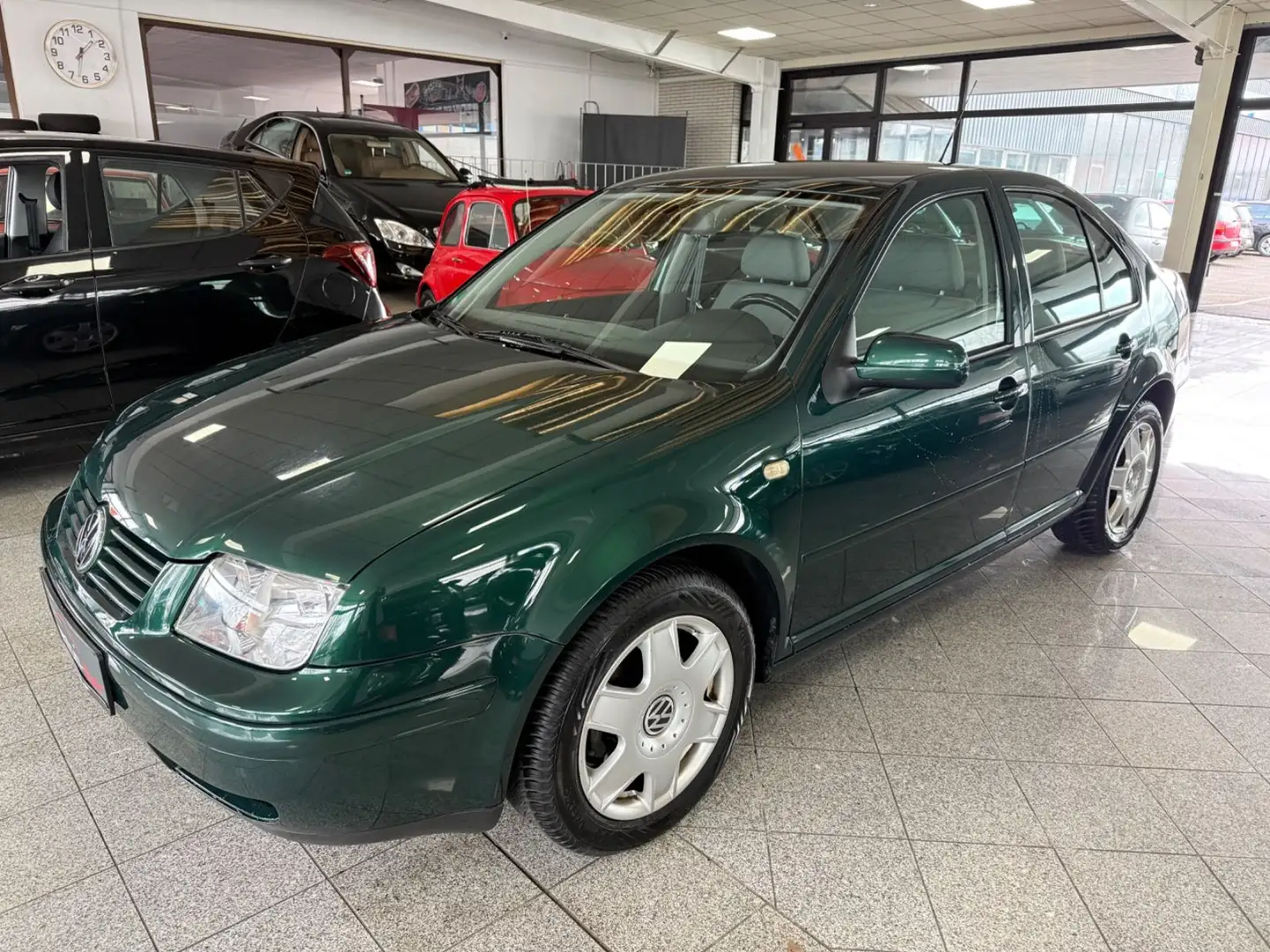 Volkswagen Bora 1.6 Automatik 1.Hand/Klimaautomatik Grün - 2