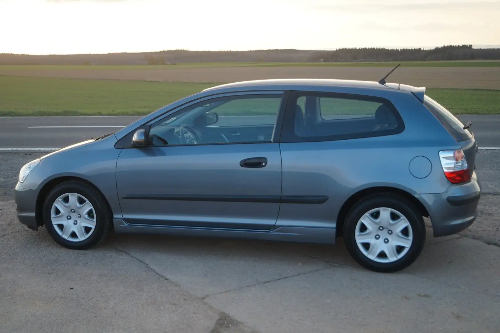 Honda Civic Lim. 3-trg. 1.4 i LS +Klima+ Gris - 2