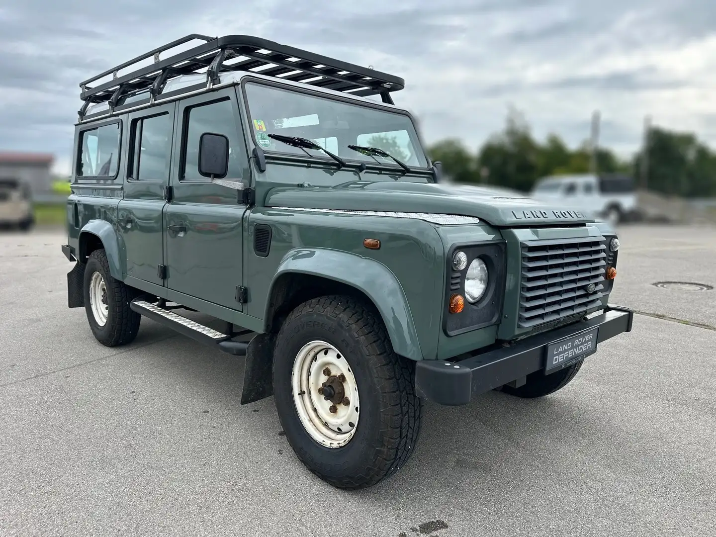 Land Rover Defender 110 E Station Wagon Kundenauftrag Grün - 2