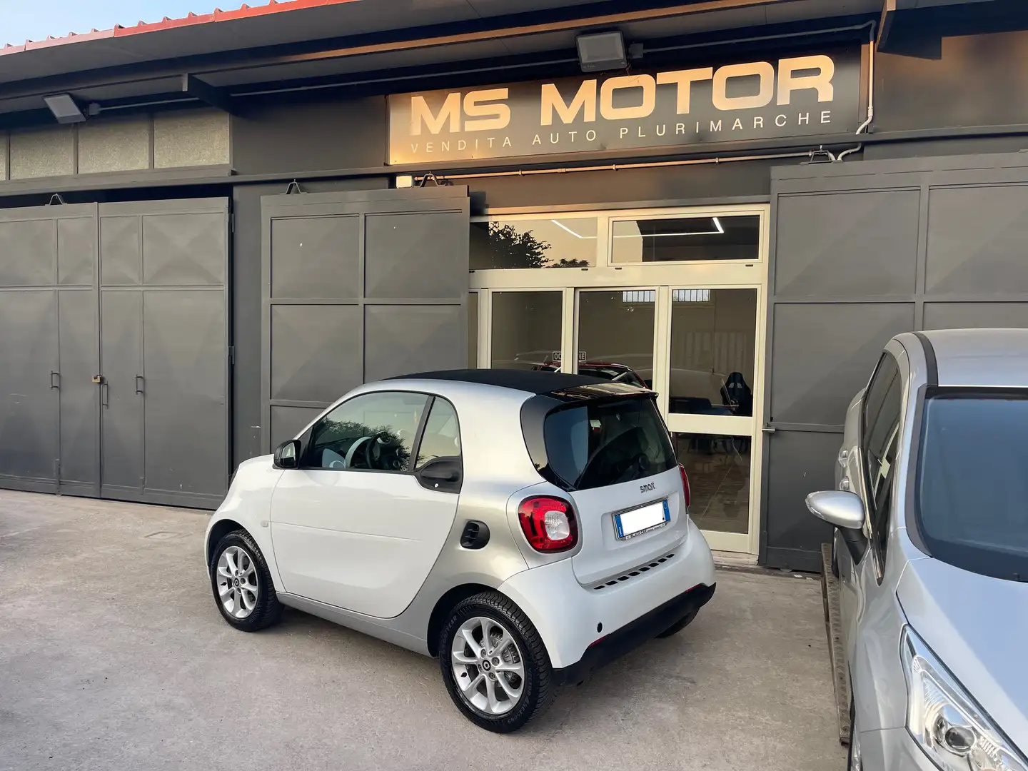 smart forTwo 1.0 Youngster 71cv Automatica Blanc - 2