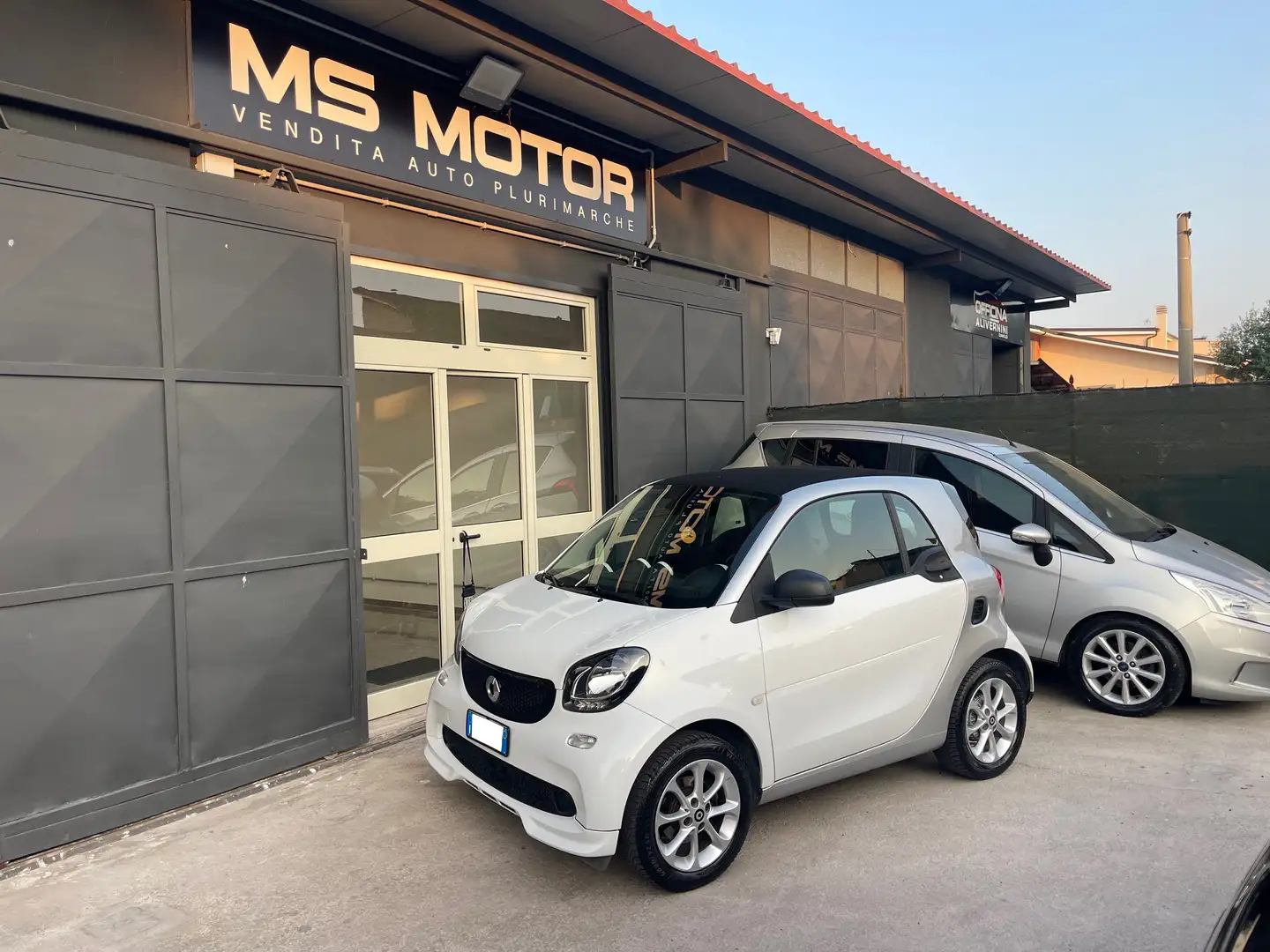 smart forTwo 1.0 Youngster 71cv Automatica Blanc - 1