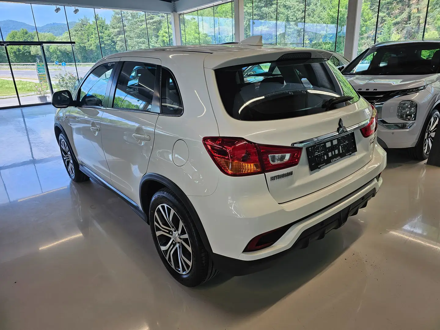 Mitsubishi ASX 1,6 MIVEC Inform Plus Weiß - 2