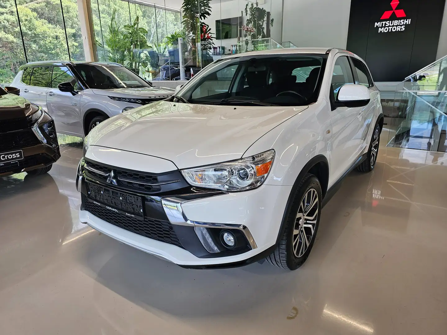 Mitsubishi ASX 1,6 MIVEC Inform Plus Weiß - 1