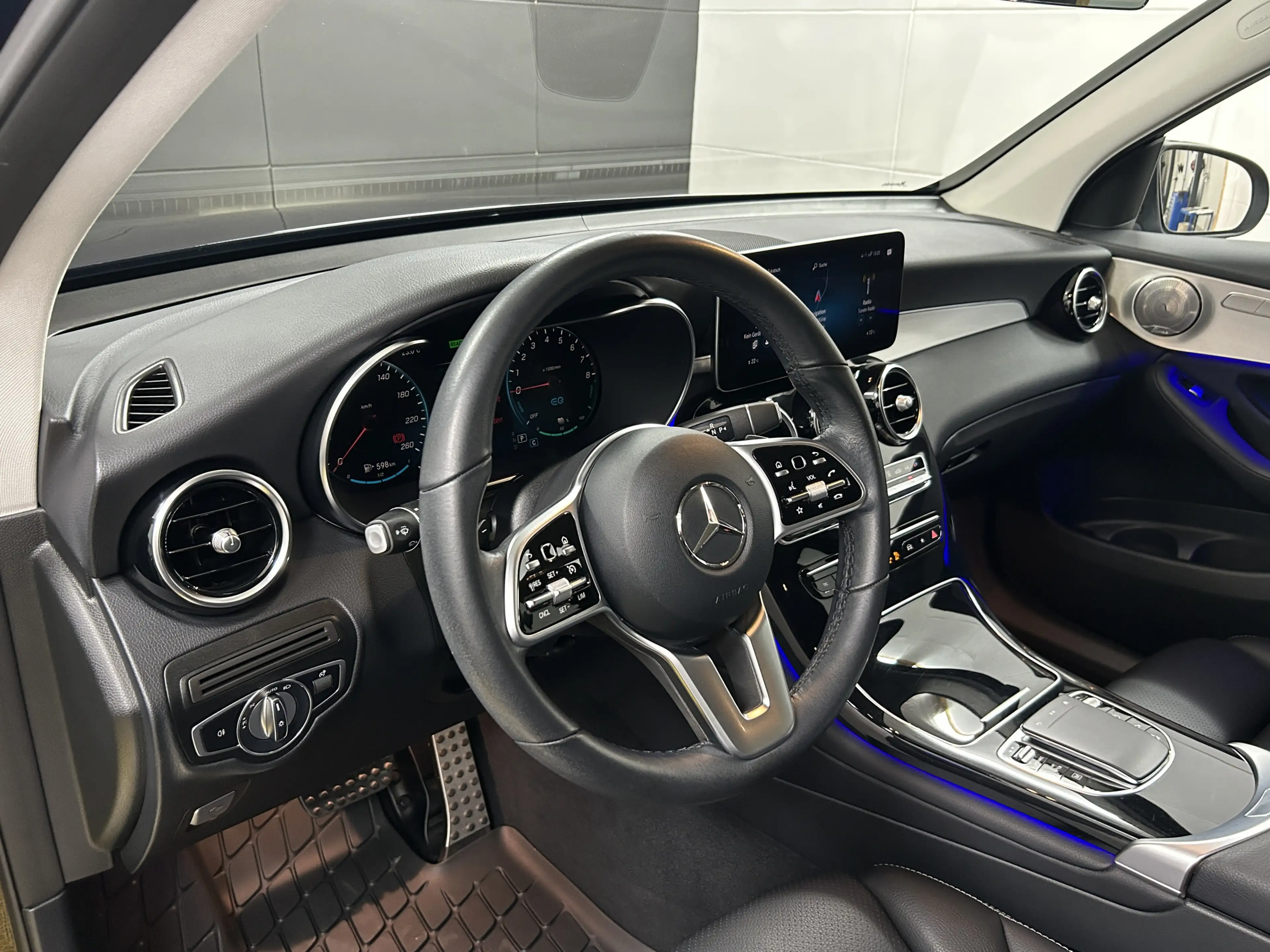 Mercedes-Benz GLC 300 e 4M Plug-in+Ahk+360°+LED+Ambiente+Kessy — photo 8