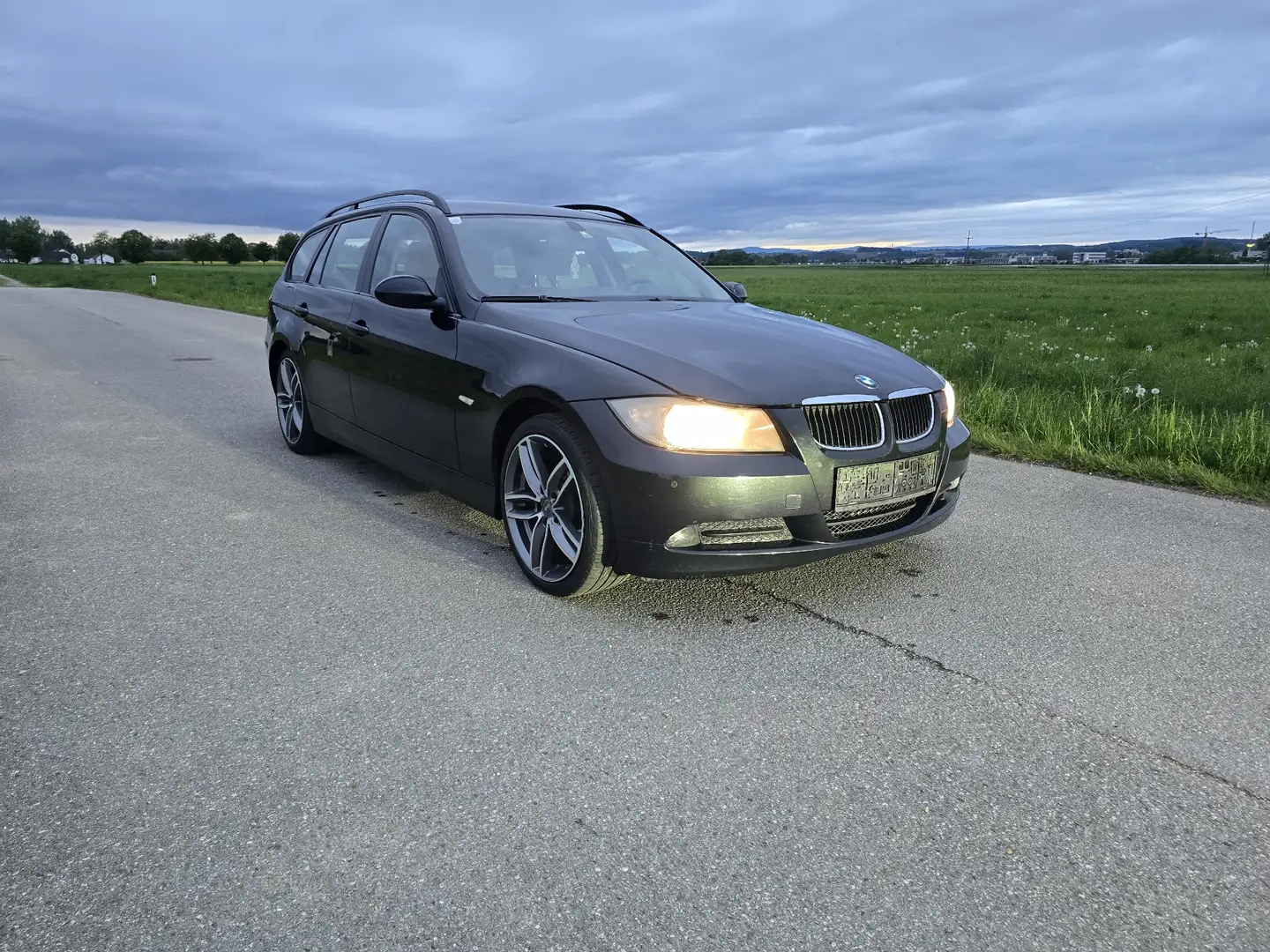 BMW 320 320d Touring Österreich-Paket - 1