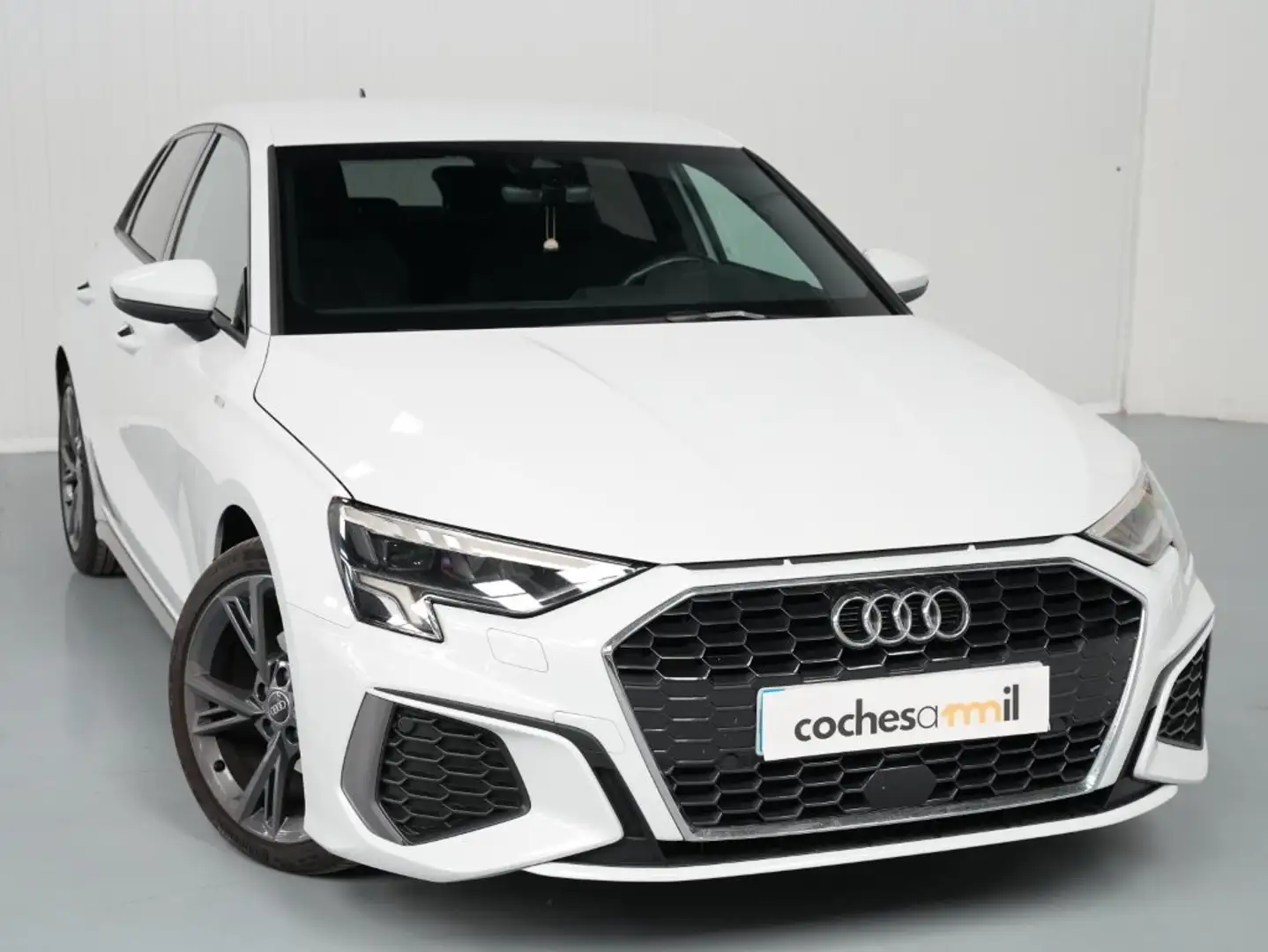 Audi A3 Sportback 35TDI Black line S tronic Weiß - 2