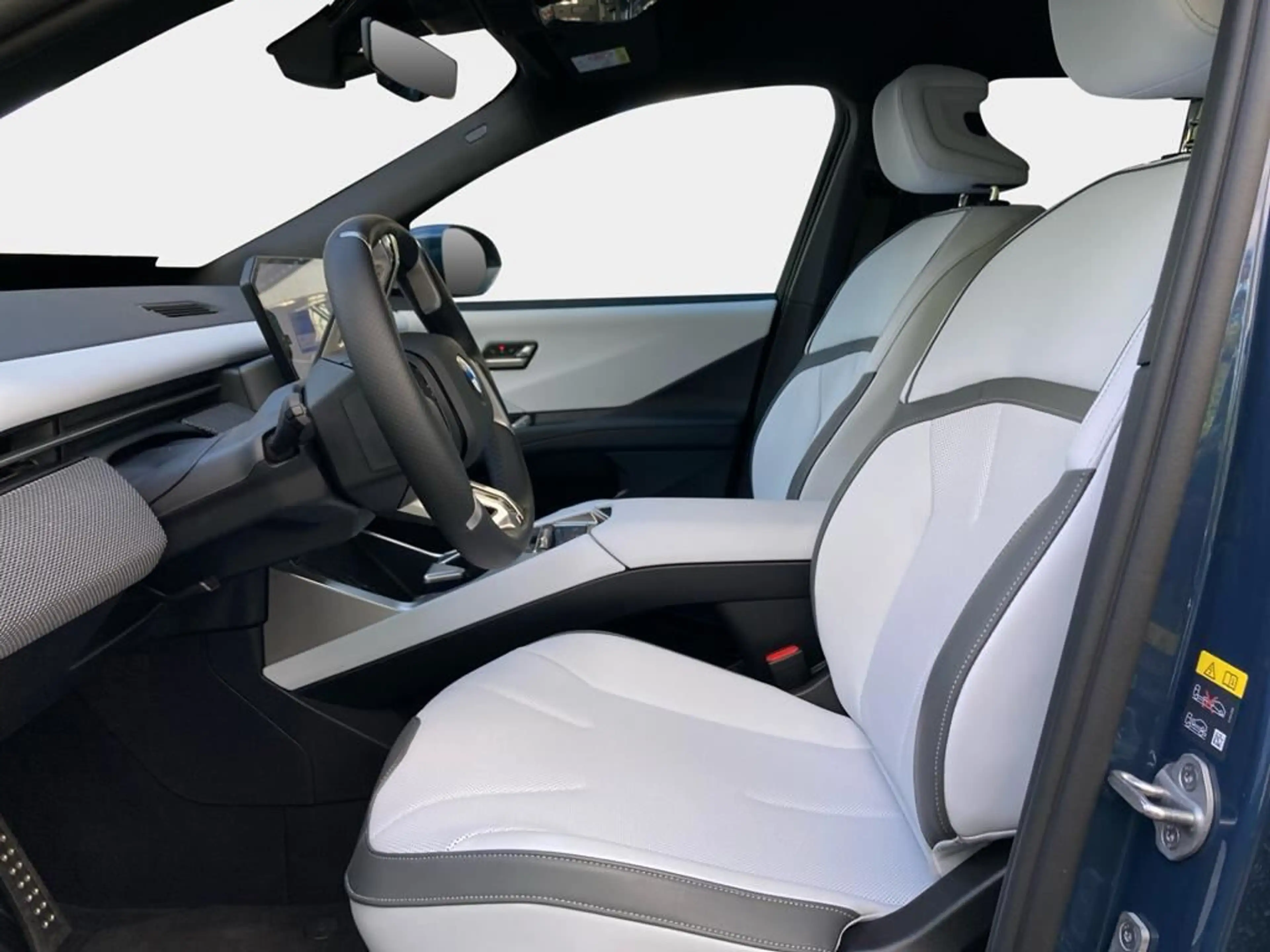 BMW iX3 M Sport — photo 10
