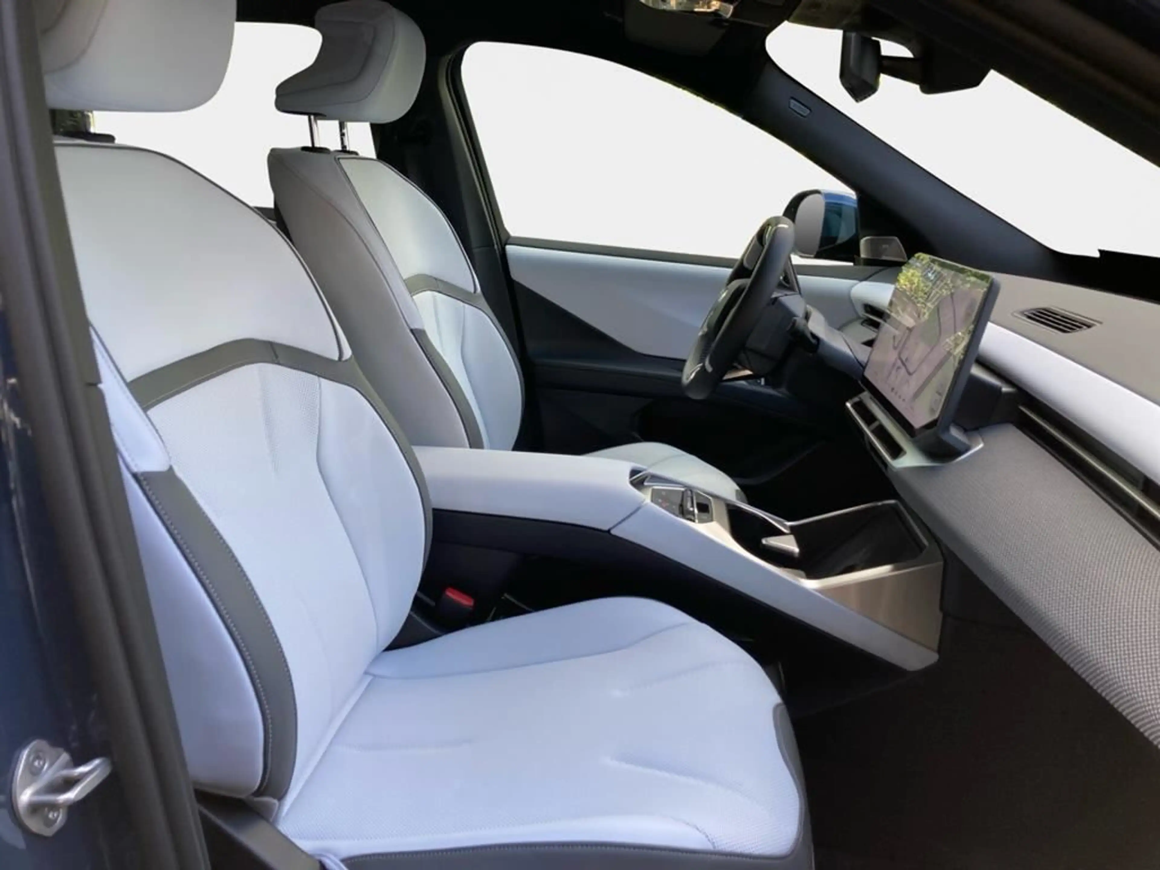 BMW iX3 M Sport — photo 14