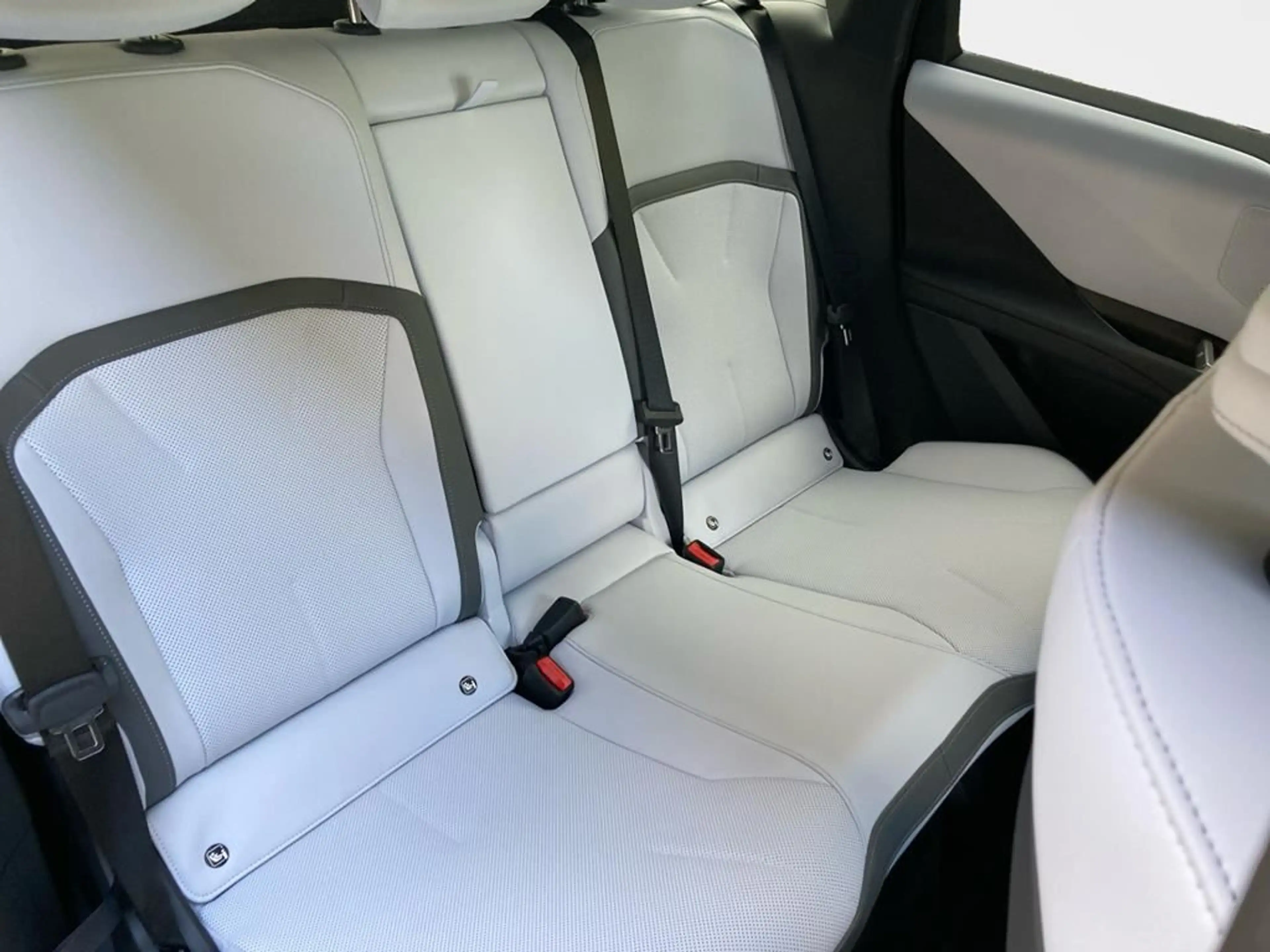 BMW iX3 M Sport — photo 15