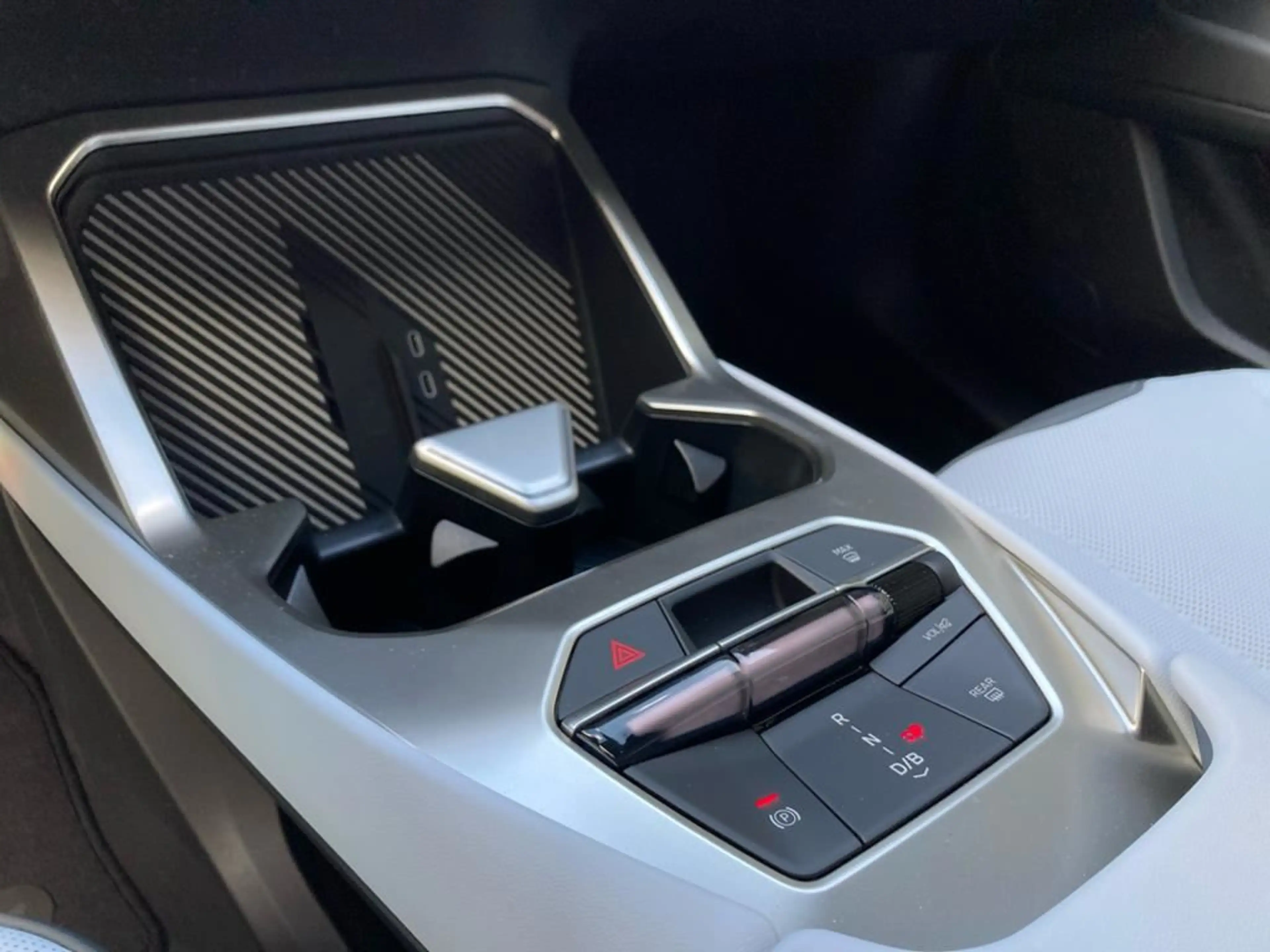BMW iX3 M Sport — photo 11