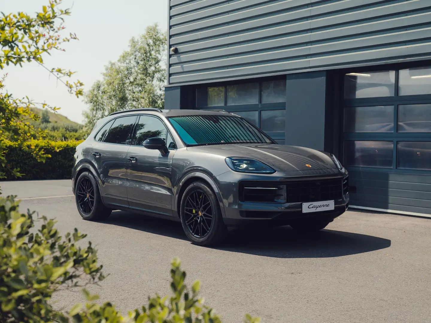 Porsche Cayenne E-Hybrid | Burmester | LuchtV | 360* | ACC | 21" Grijs - 1