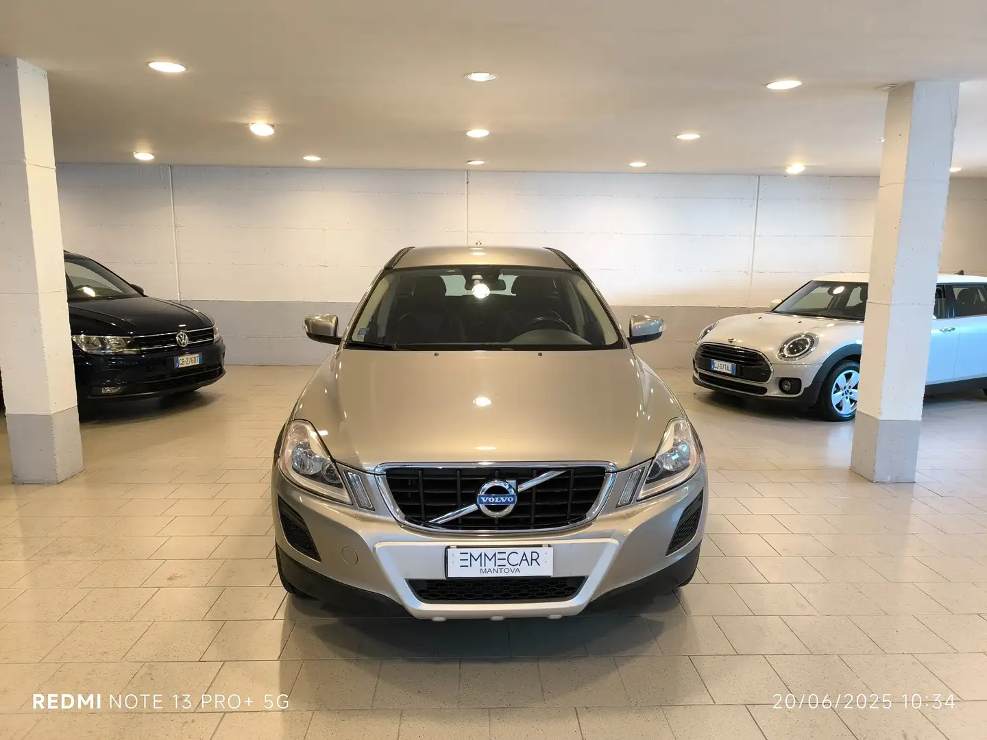 Volvo XC60 XC60 2.4 d4 (d3) Momentum awd 163cv geartronic Bronzo - 1