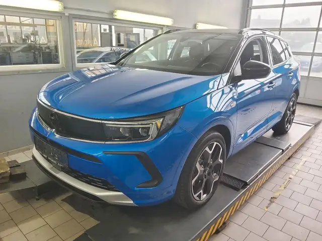 Opel Grandland view 4