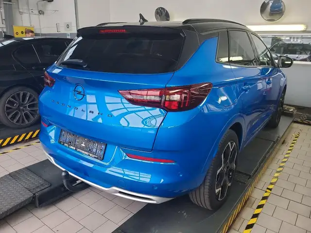 Opel Grandland view 5