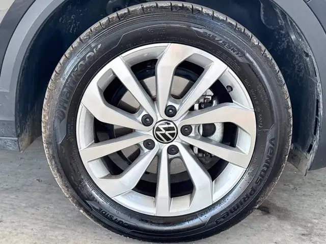 Volkswagen T-Roc view 16