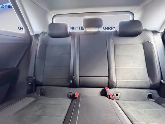 Volkswagen T-Roc view 11