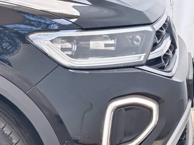 Volkswagen T-Roc view 15