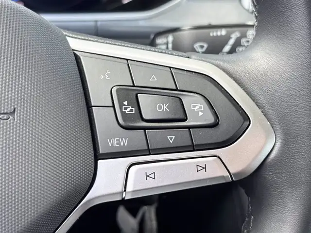 Volkswagen T-Roc view 23