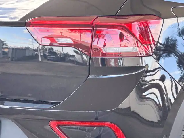 Volkswagen T-Roc view 18