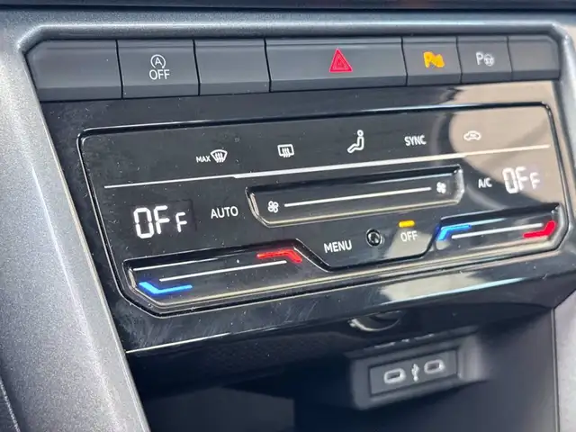 Volkswagen T-Roc view 26