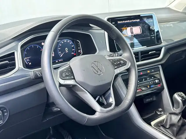 Volkswagen T-Roc view 20