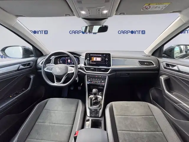 Volkswagen T-Roc view 12