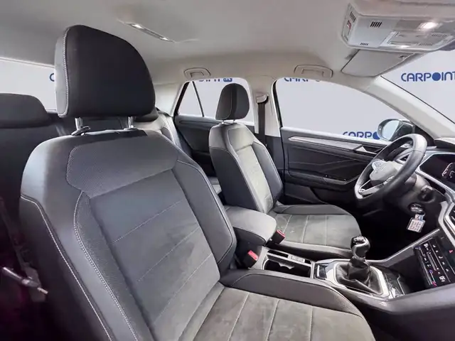 Volkswagen T-Roc view 9