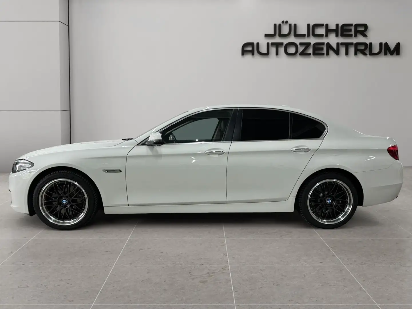 BMW 528 i Lim. xDrive | 2.Hand | Navi | PDC | Scheckh Weiß - 2