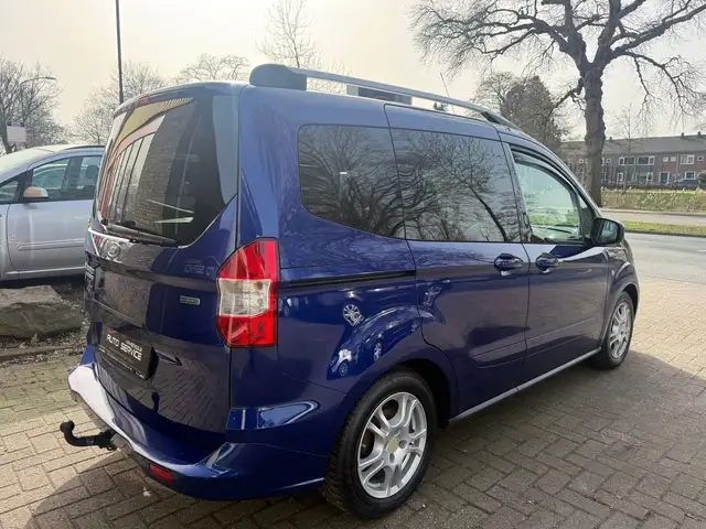 Ford Tourneo Courier view 8