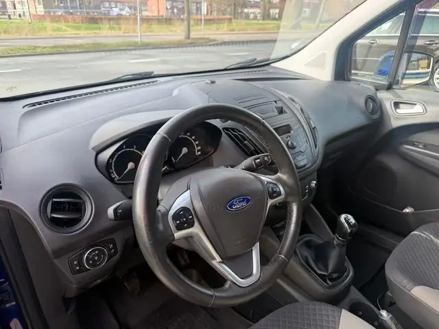 Ford Tourneo Courier view 10
