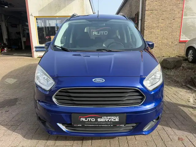 Ford Tourneo Courier view 3
