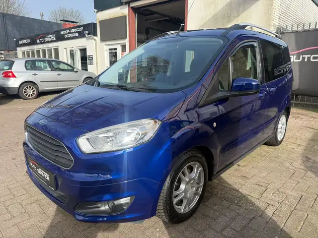 Ford Tourneo Courier view 4