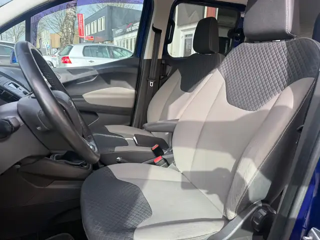 Ford Tourneo Courier view 13