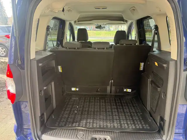 Ford Tourneo Courier view 12