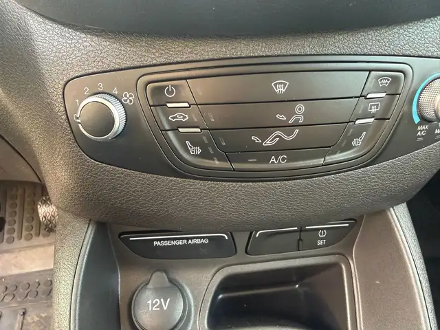 Ford Tourneo Courier view 19